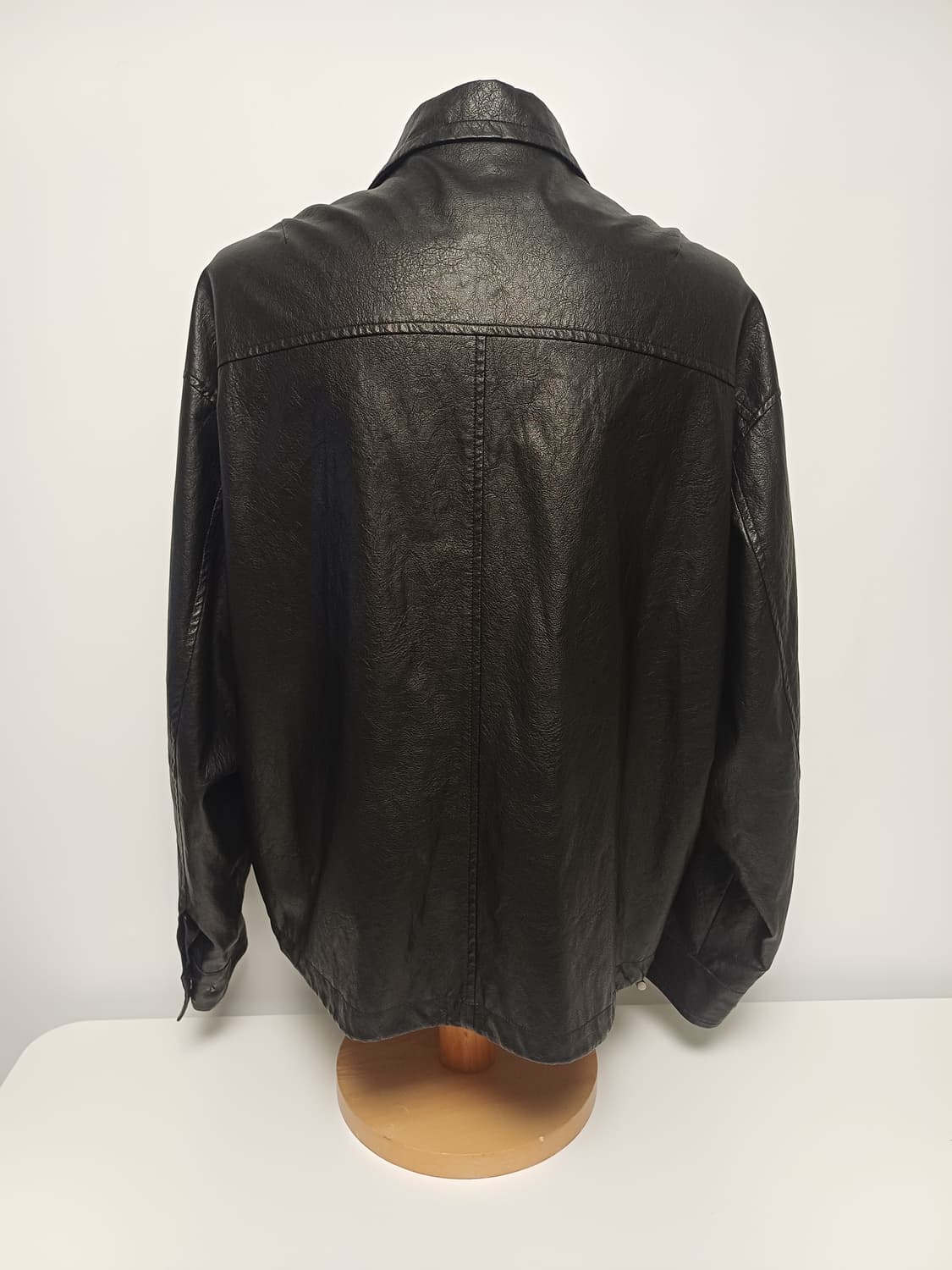 [Free] they 하이넥 절개 레더 자켓 (Black) 상품이미지3