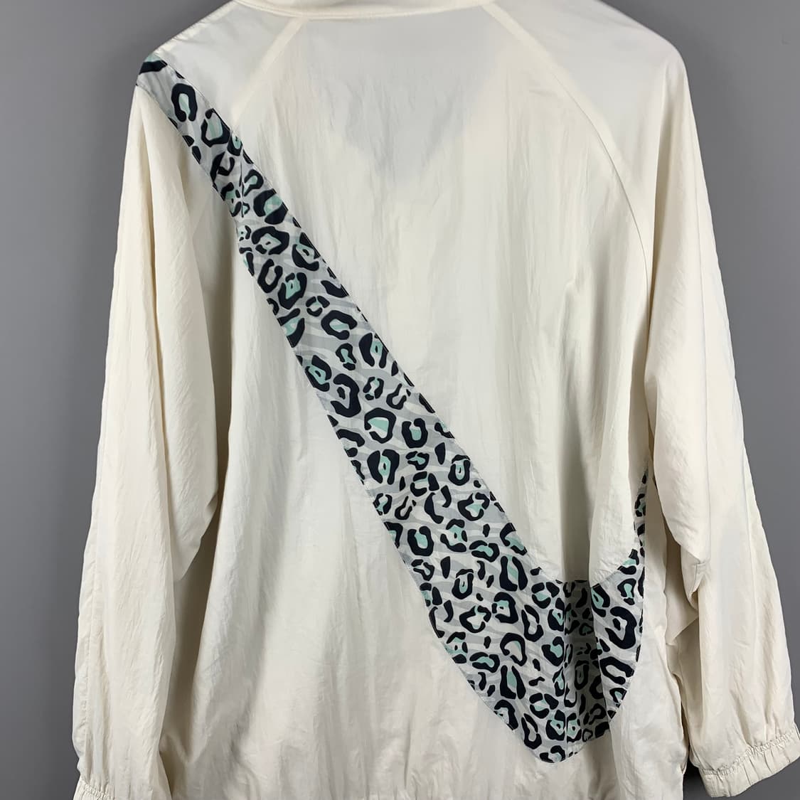 나이키 호피 빅스우시 화이트 우븐 바람막이 상품이미지5