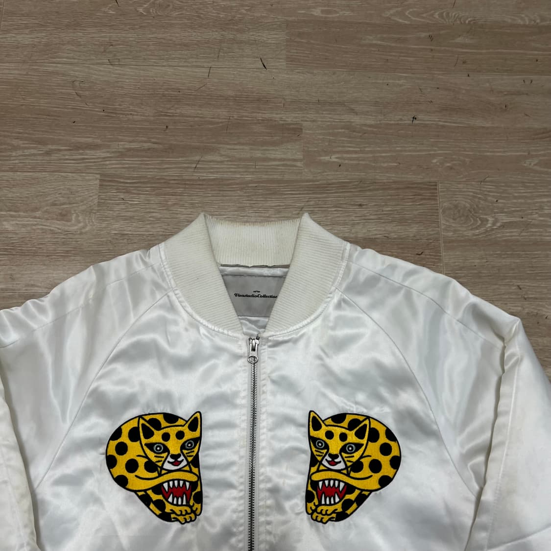 비바스튜디오 타이거 자수 스카쟌 스타디움 자켓 [화이트] L/100 상품이미지2