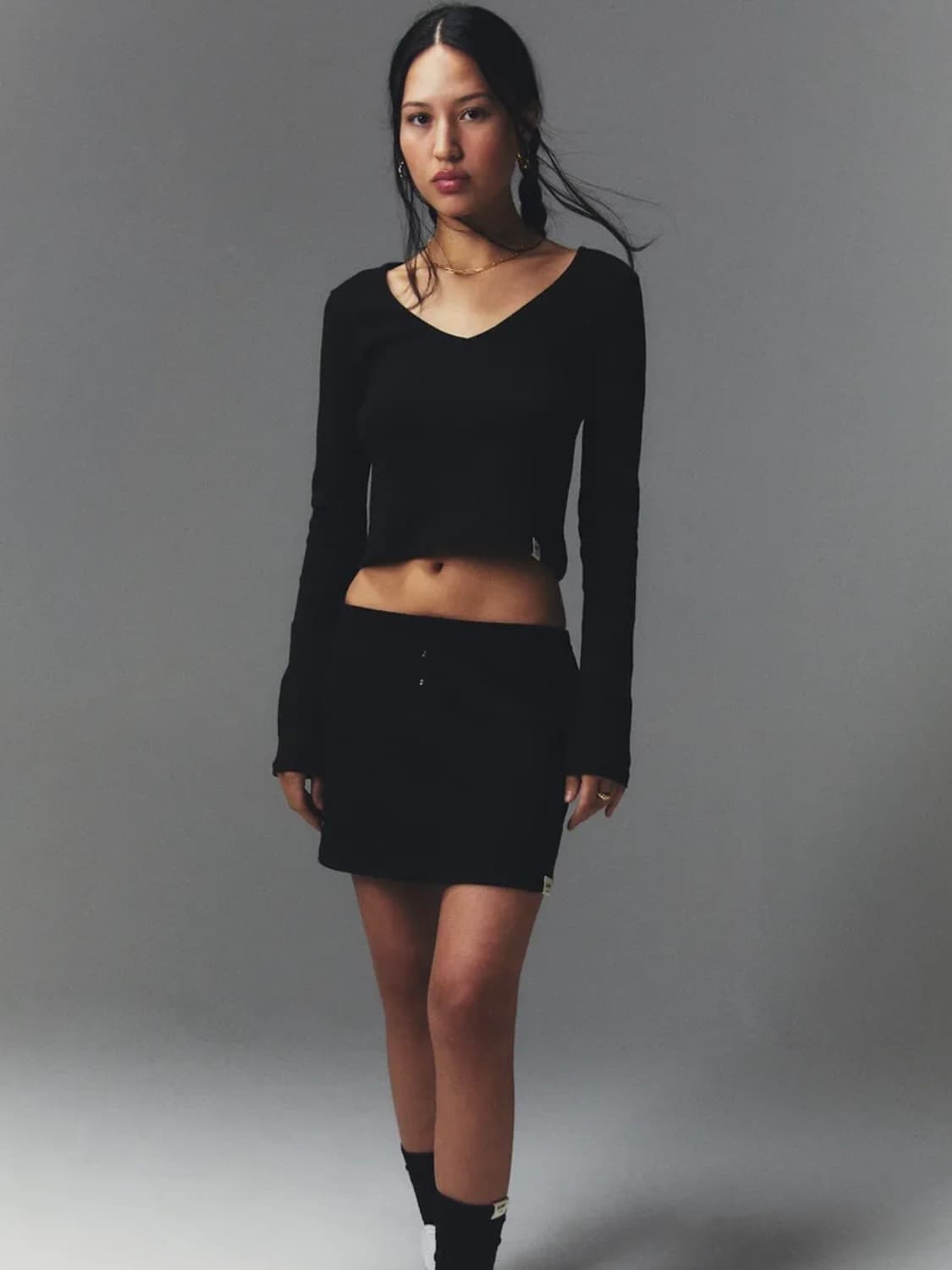 글로니 CLASSIC V-NECK LONG SLEEVE (BLACK) 상품이미지1