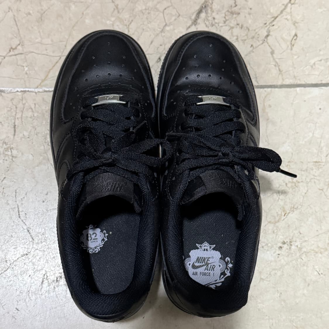 나이키 에어포스 1 '07 로우 트리플 블랙 상품이미지2