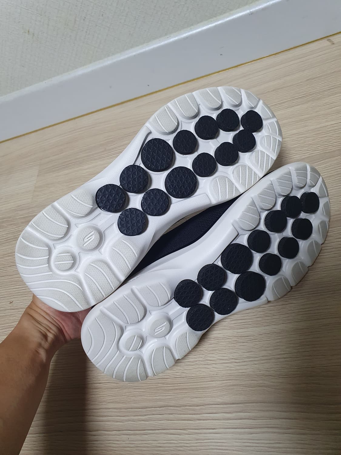 스케쳐스 고워크 블랙 슬립온 운동화 260 상품이미지6