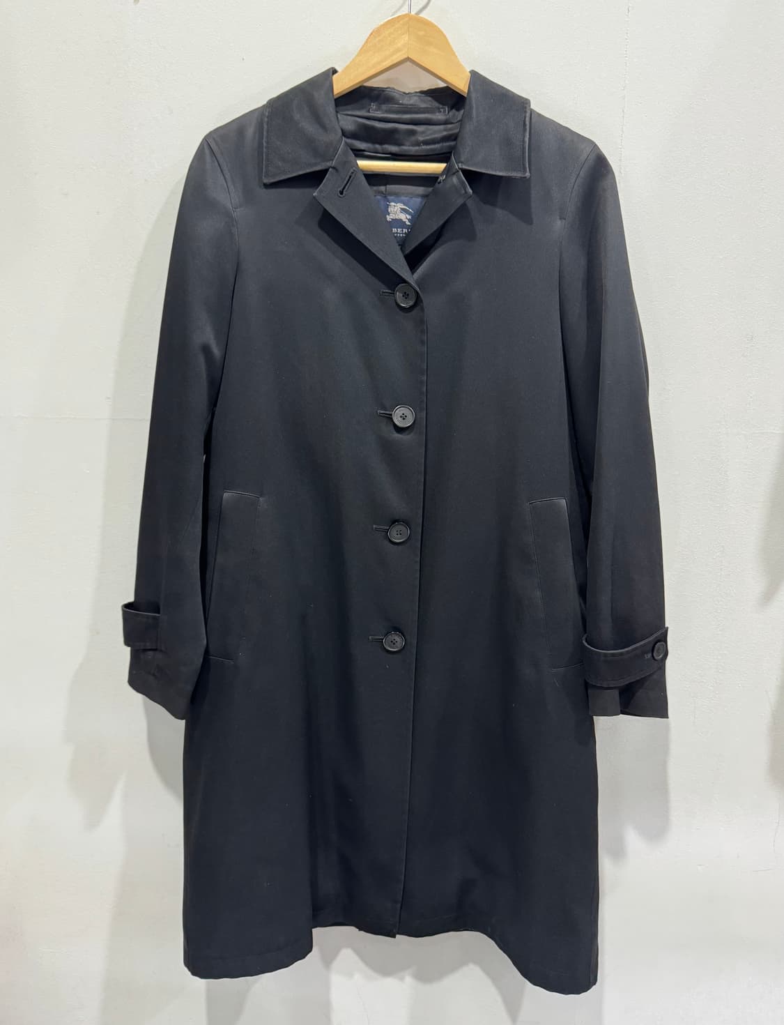 버버리 런던 블랙 왁싱코팅 코트 40 정품 상품이미지1