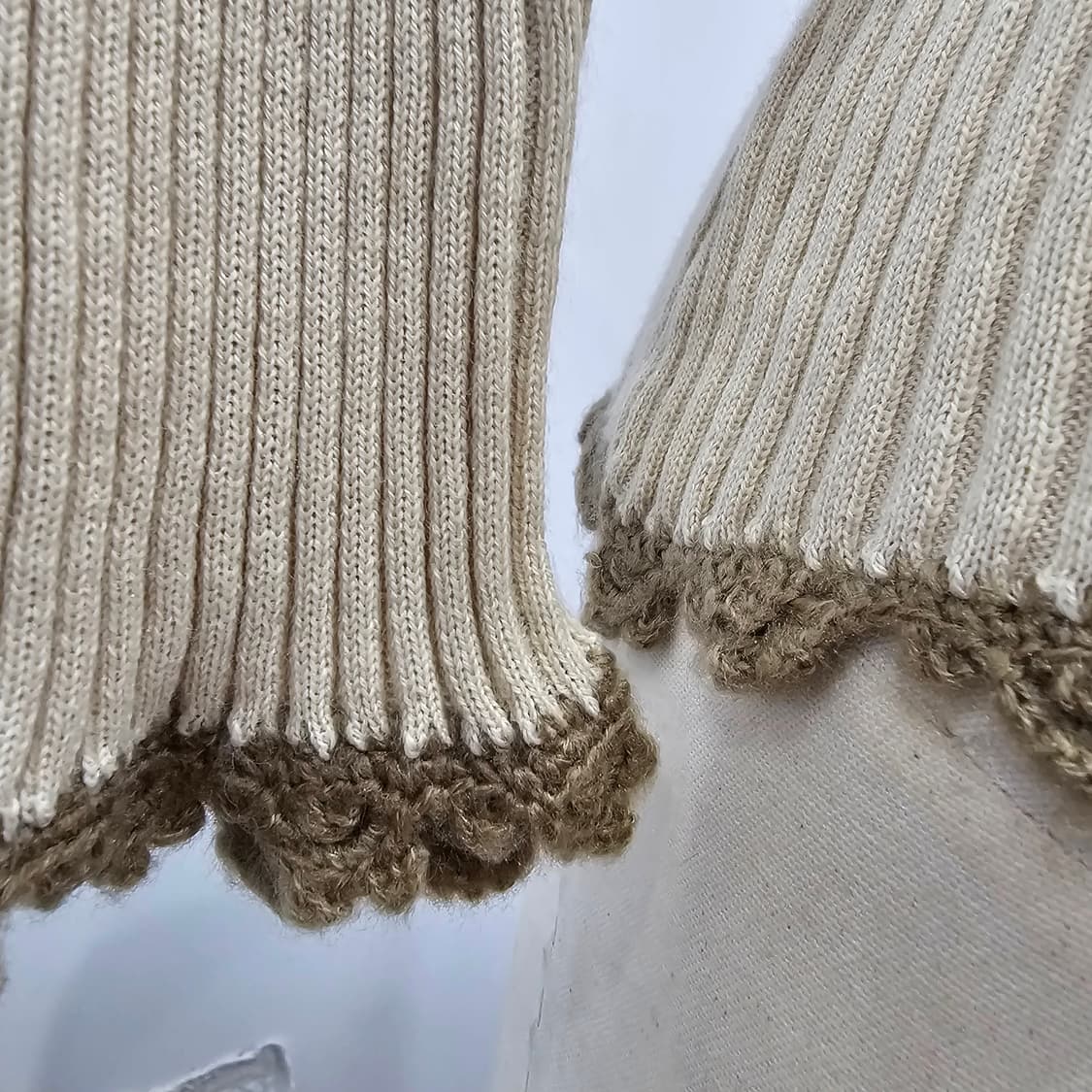 모 혼방 연베이지 골지 반폴라 니트 상품이미지6