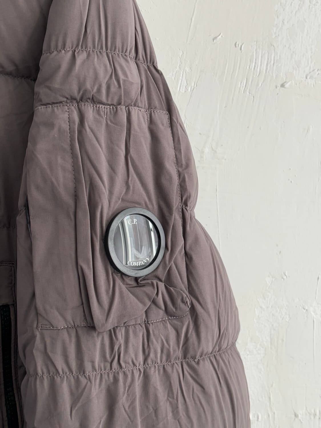 CP 컴퍼니 덕다운 와펜 롱패딩 상품이미지4