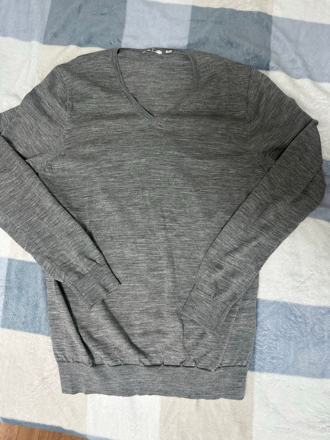 유니클로 브이넥 그레이 XL 렉토 상품이미지2