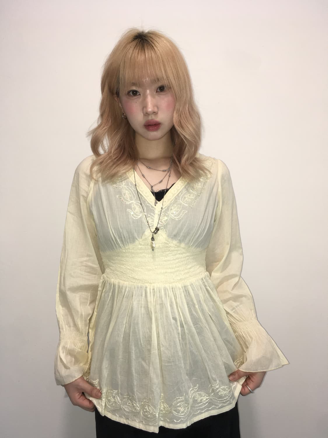 Vintage ivory handwork shirring blouse 상품이미지1