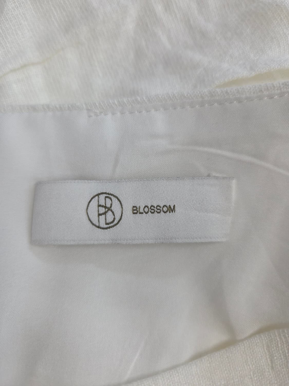 BLOSSOM 블러썸 린넨 셔링 퍼프 블라우스 상품이미지6