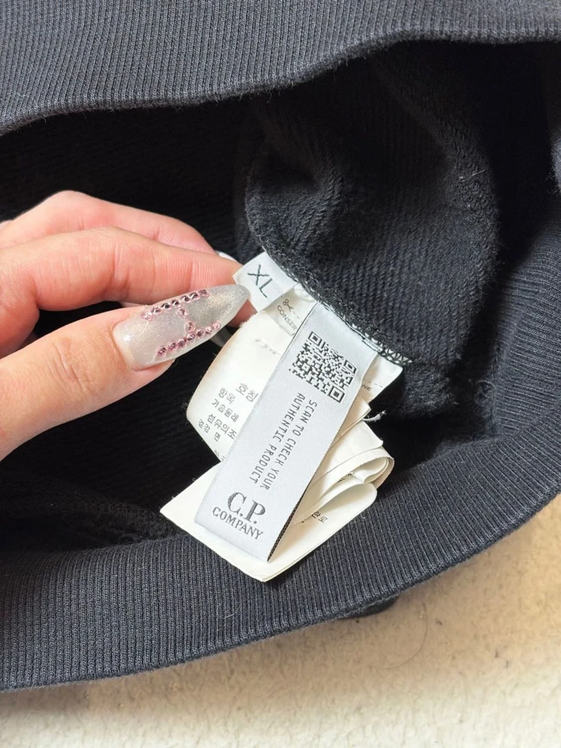 cp컴퍼니 22ss 시그니처 렌즈 와펜 맨투맨 PN6567 상품이미지8