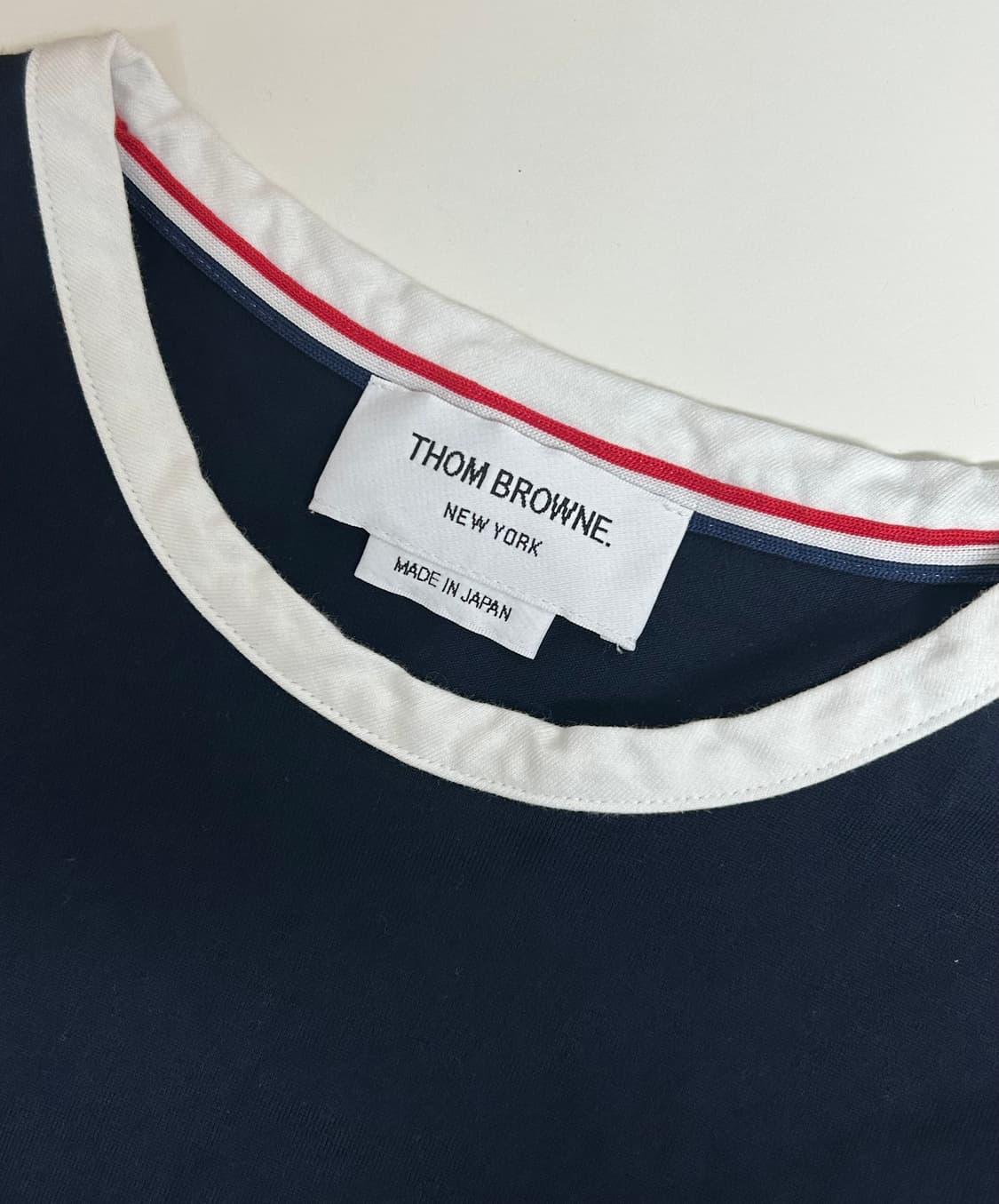 톰브라운 25SS 삼선탭 트리밍 링거 반팔 여성 티셔츠 상품이미지2