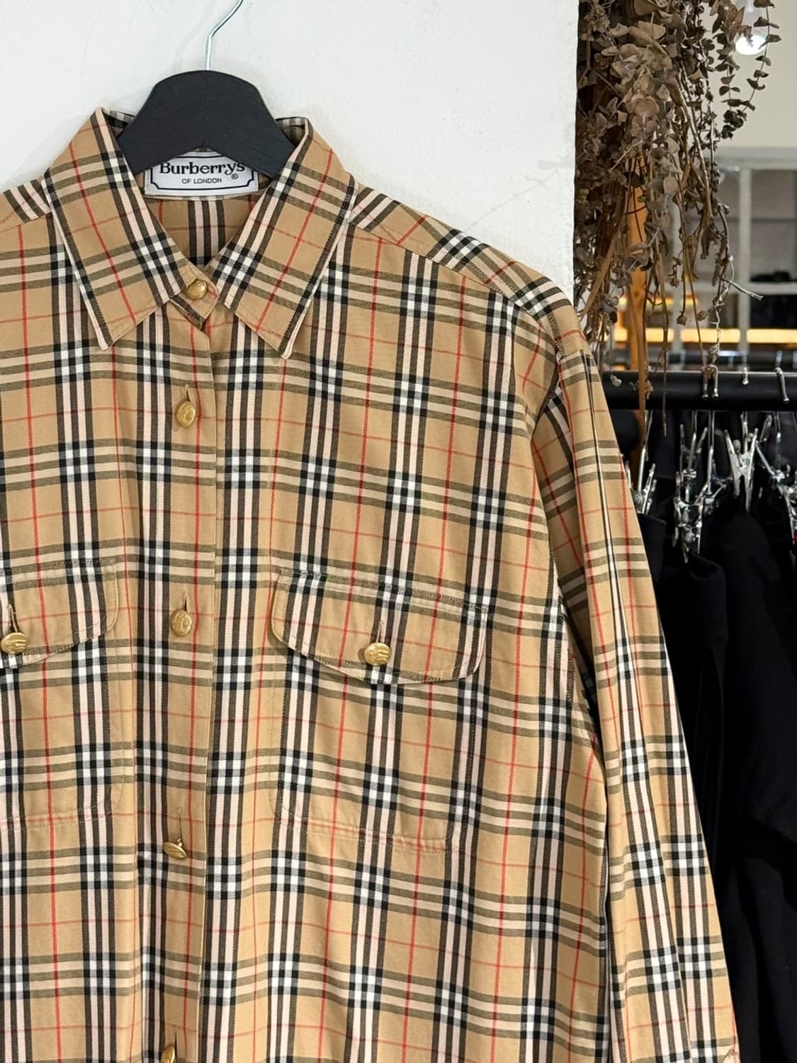 버버리 베이지 노바체크 금장 버튼 투포켓 셔츠 상품이미지3