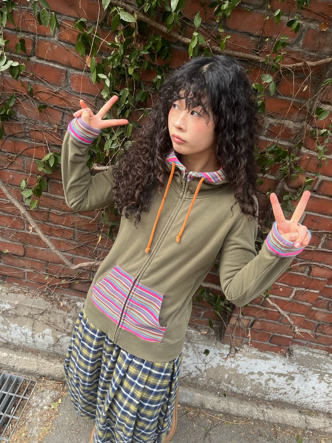 카키 무지개 패턴 포인트 후드집업 상품이미지3