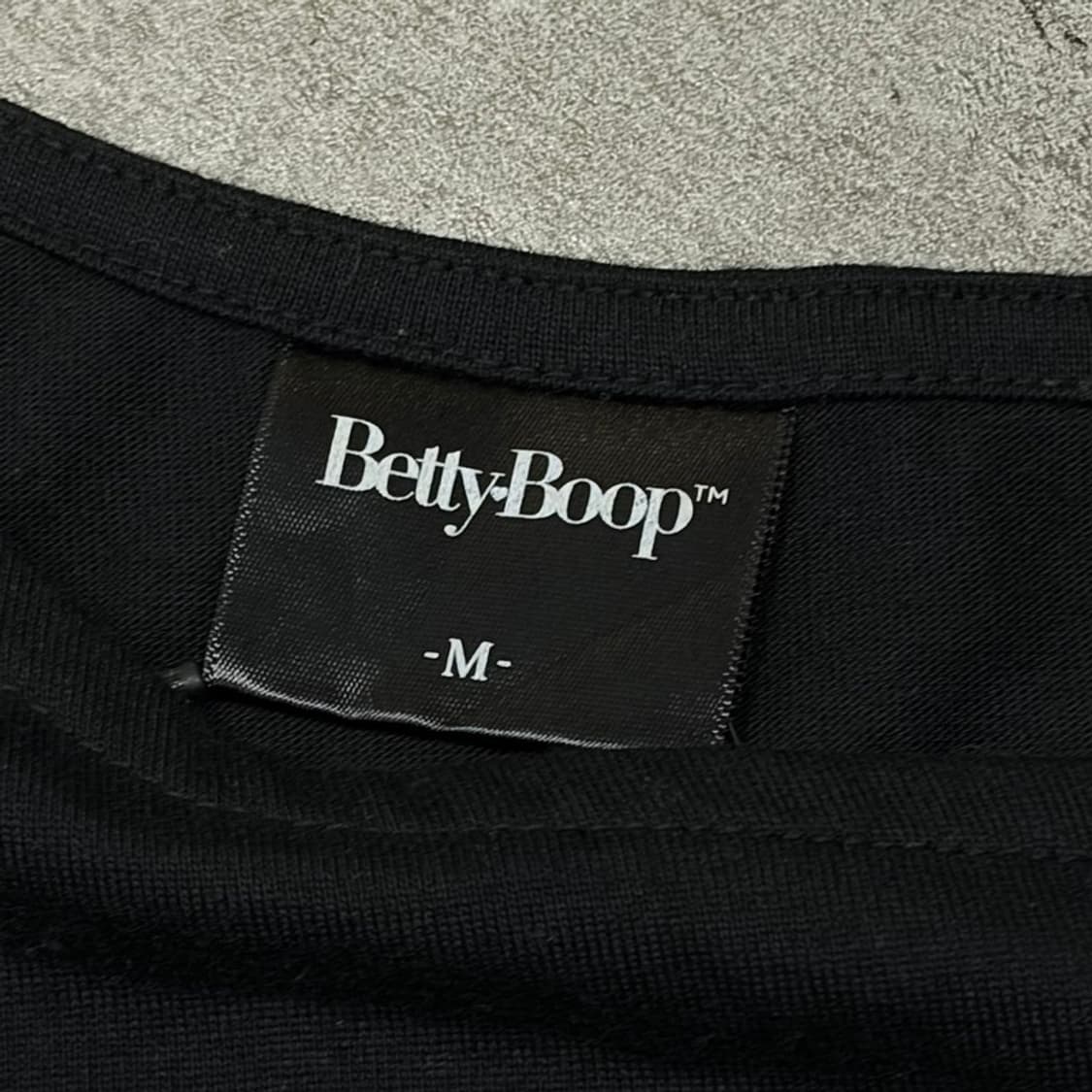 베티붑 원숄더 프린팅 반팔티 상품이미지5