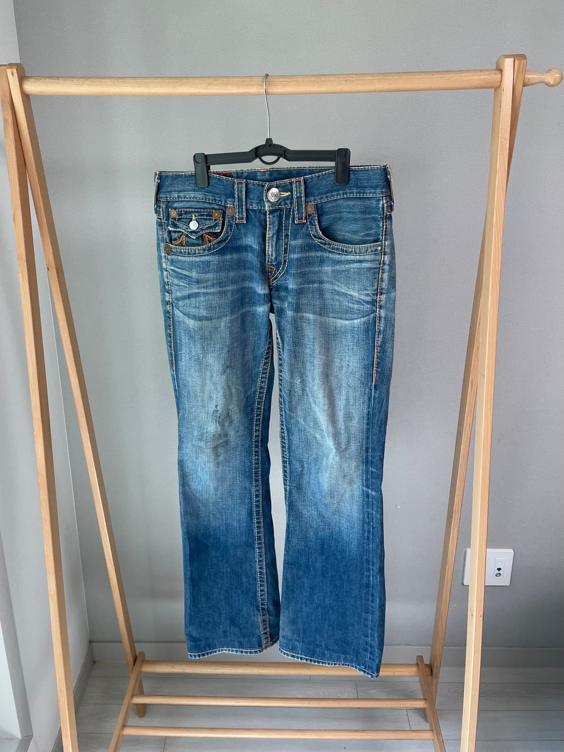 True Religion (트루릴리젼) 세미 부츠컷 데님 상품이미지1