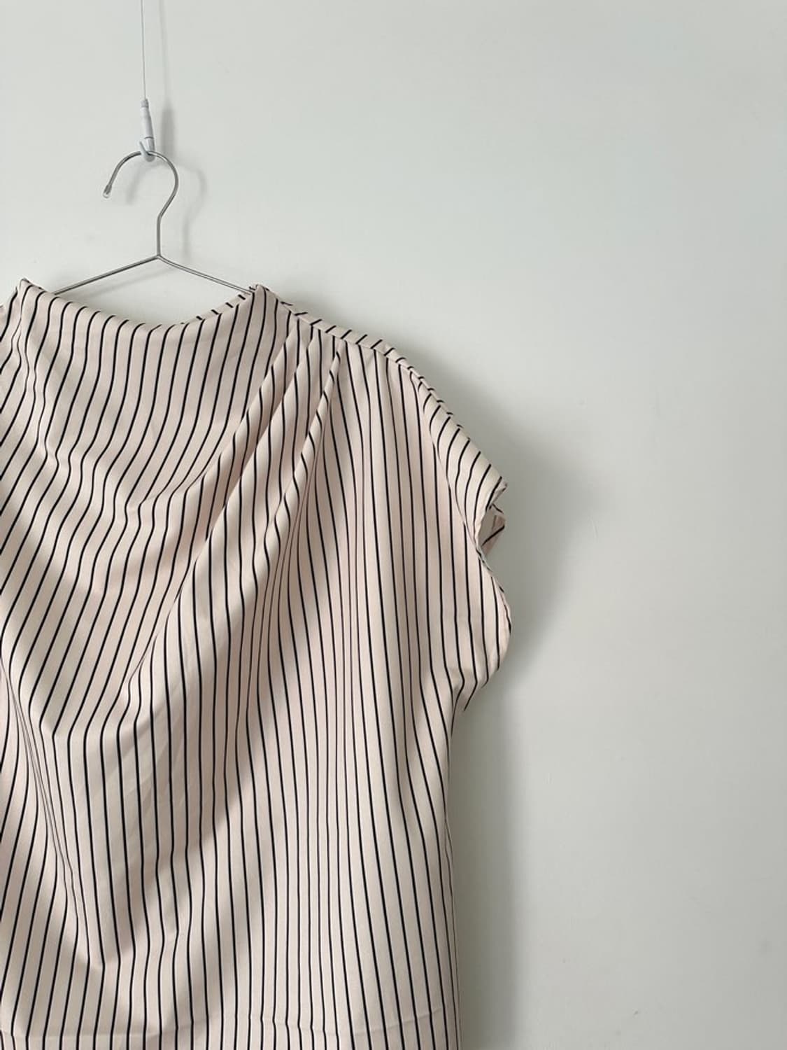 High neck tailored half blouse 상품이미지6