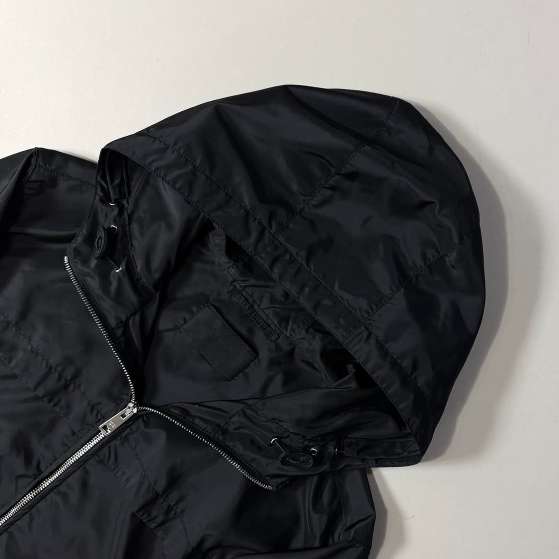 [54/당일출고]프라다 삼각로고 바람막이 상품이미지2