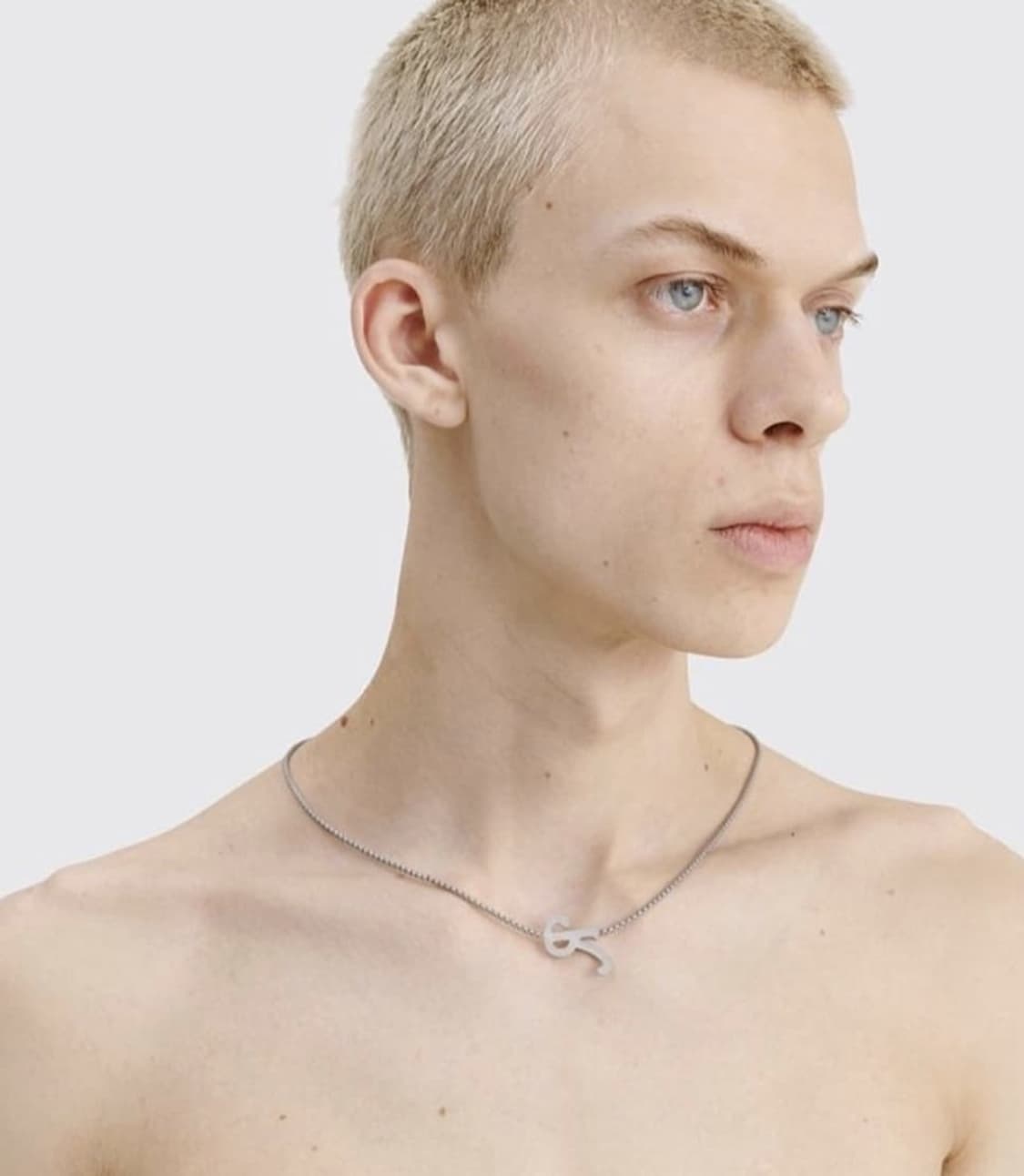 라프시몬스 R로고 목걸이 팝니다 상품이미지1