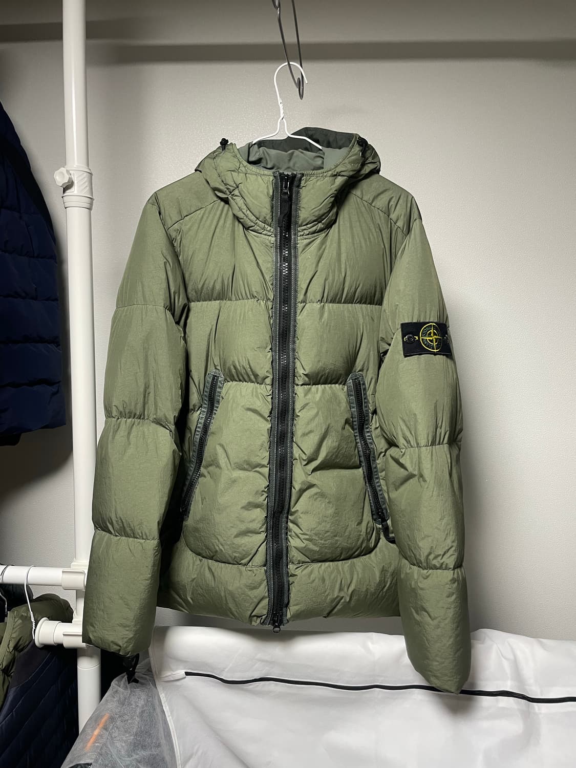 [S사이즈] 21FW 스톤아일랜드 크링클랩스 후드 다운 자켓 올리브 상품이미지1