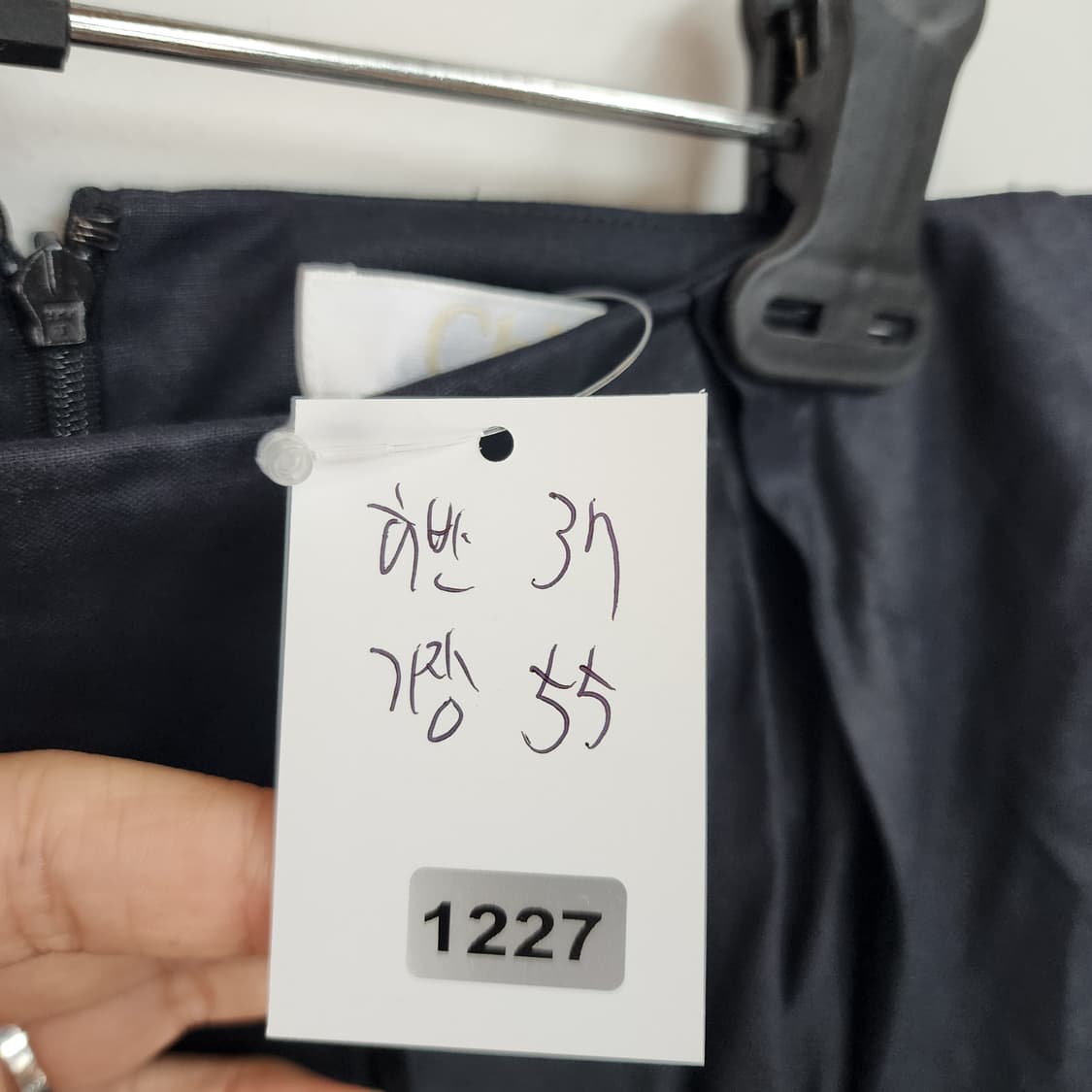 끌로에 블랙 미디 스커트 상품이미지9