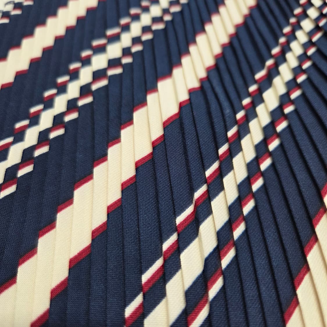 라인 프렌치 시크 스트라이프 아코디언 플리츠 스카프 상품이미지2