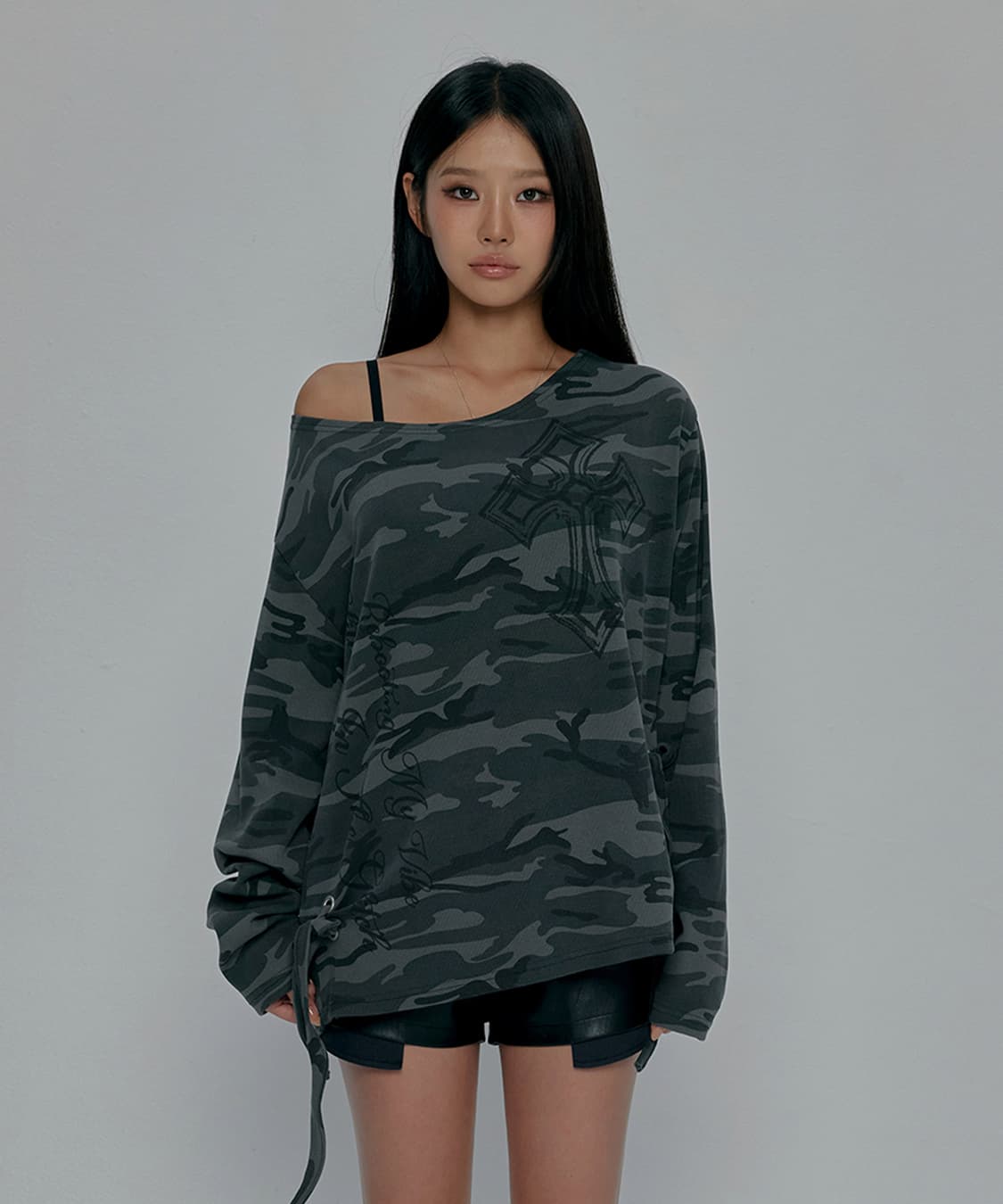 ONE SHOULDER GRAPHIC LONG SLEEVE_CAMO 상품이미지1