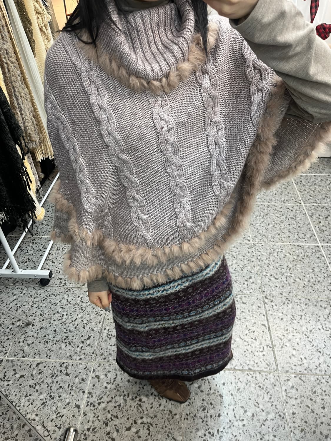 whisper fur cape 상품이미지3