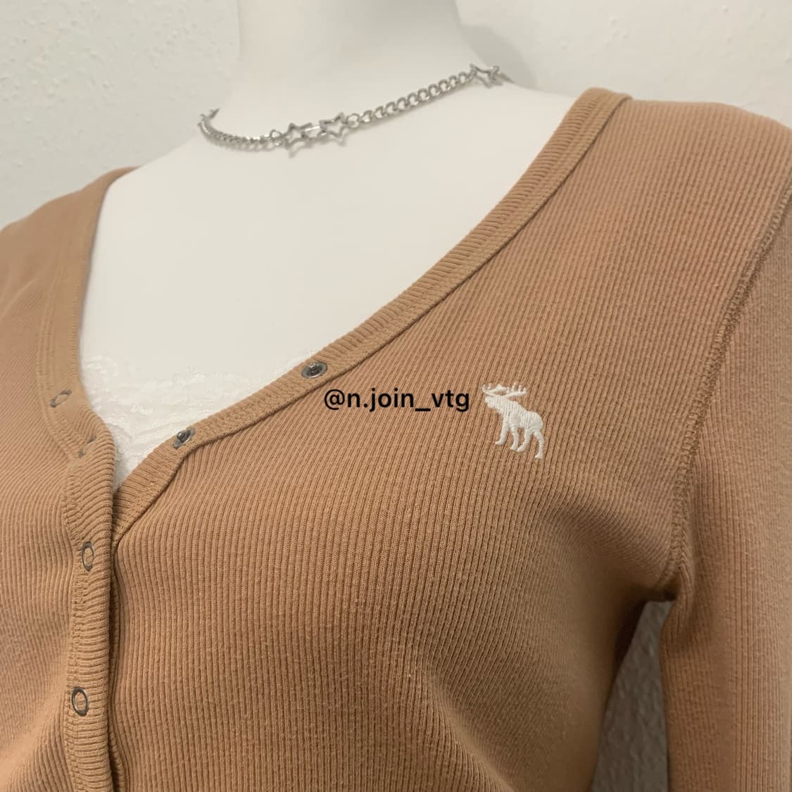 아베크롬비 헨리넥 베이지 연브라운 롱슬리브 홀리스터 상품이미지2