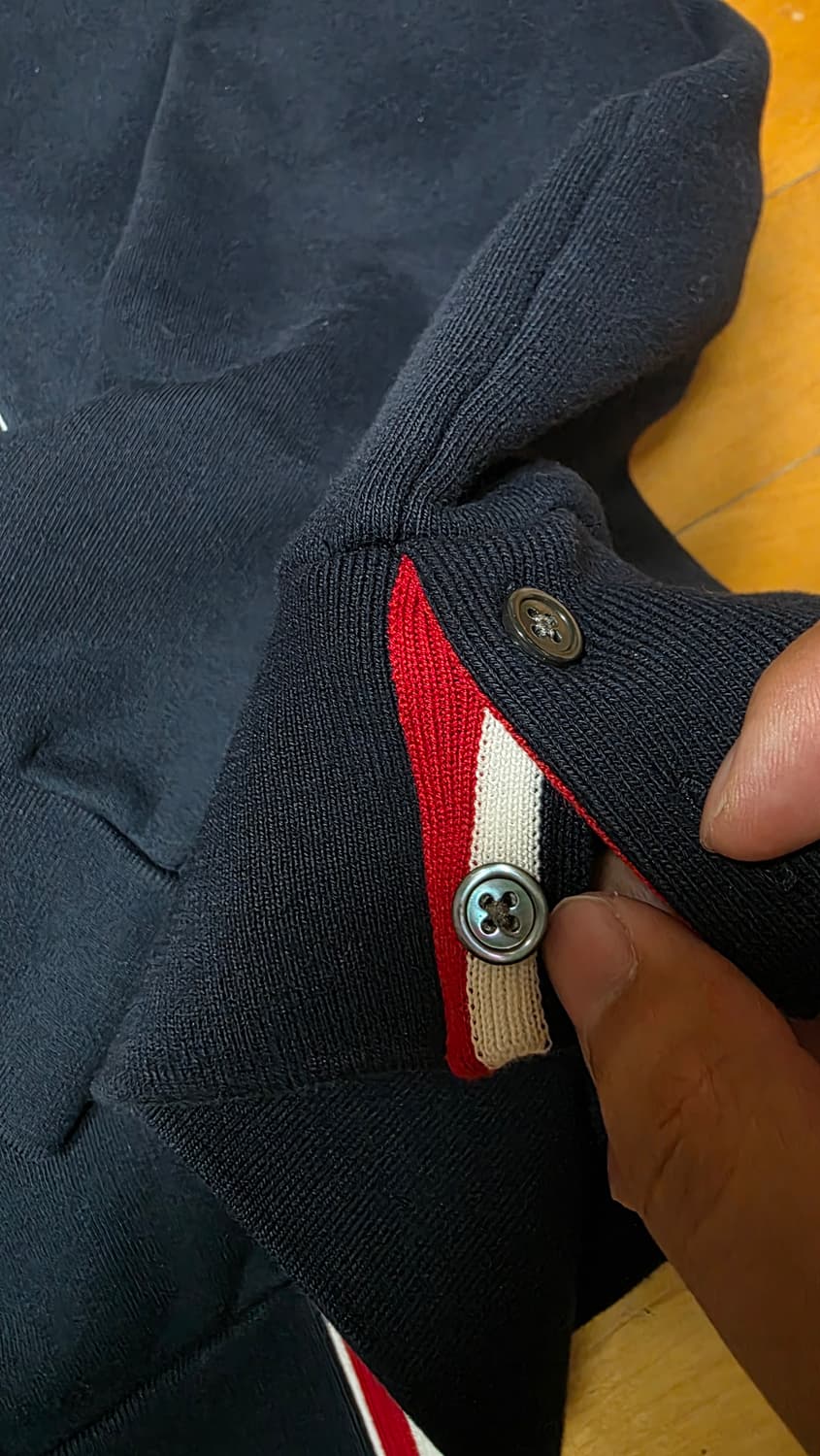 [4,새상품급]톰브라운 백삼선 맨투맨 상품이미지4