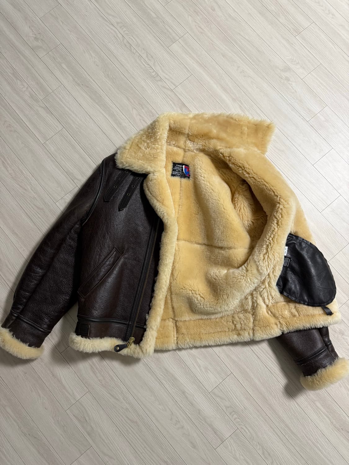 Schott nyc 쇼트 B-3 무스탕 봄버 자켓 상품이미지3