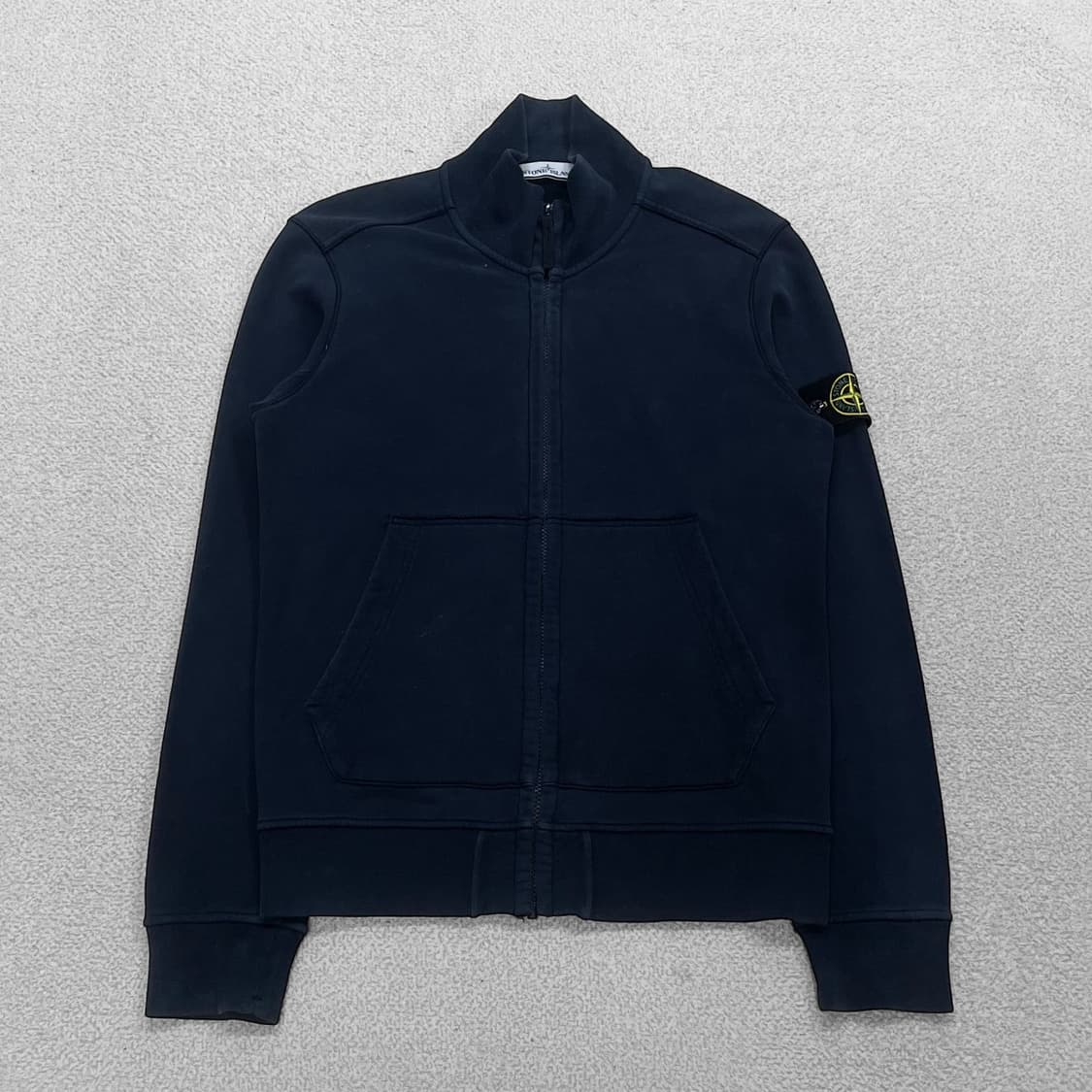 스톤아일랜드 와펜 패치 스웻 집업 네이비 상품이미지1