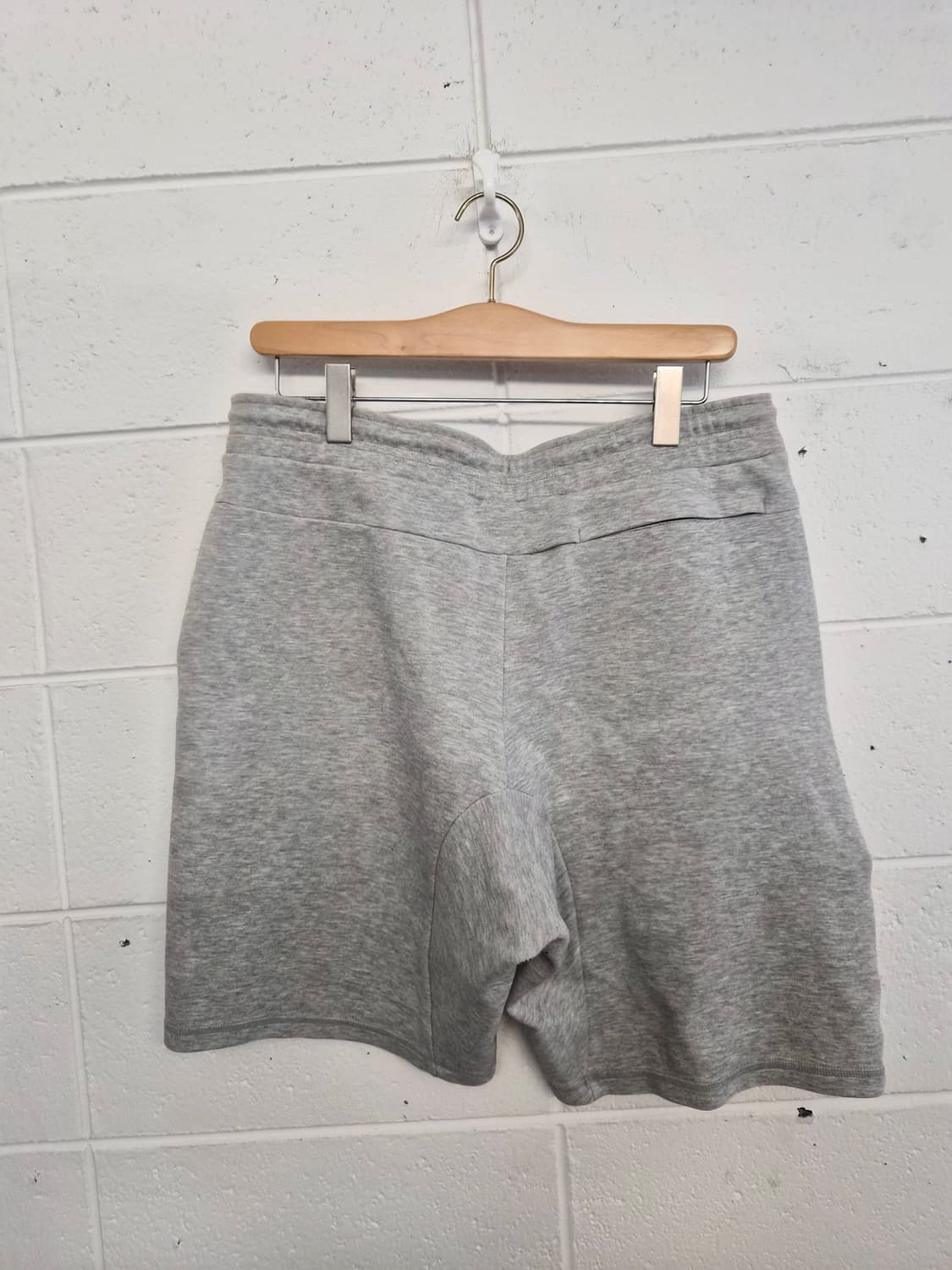 XXL) 나이키 테크 플리스 반바지 그레이 팝니다 상품이미지2