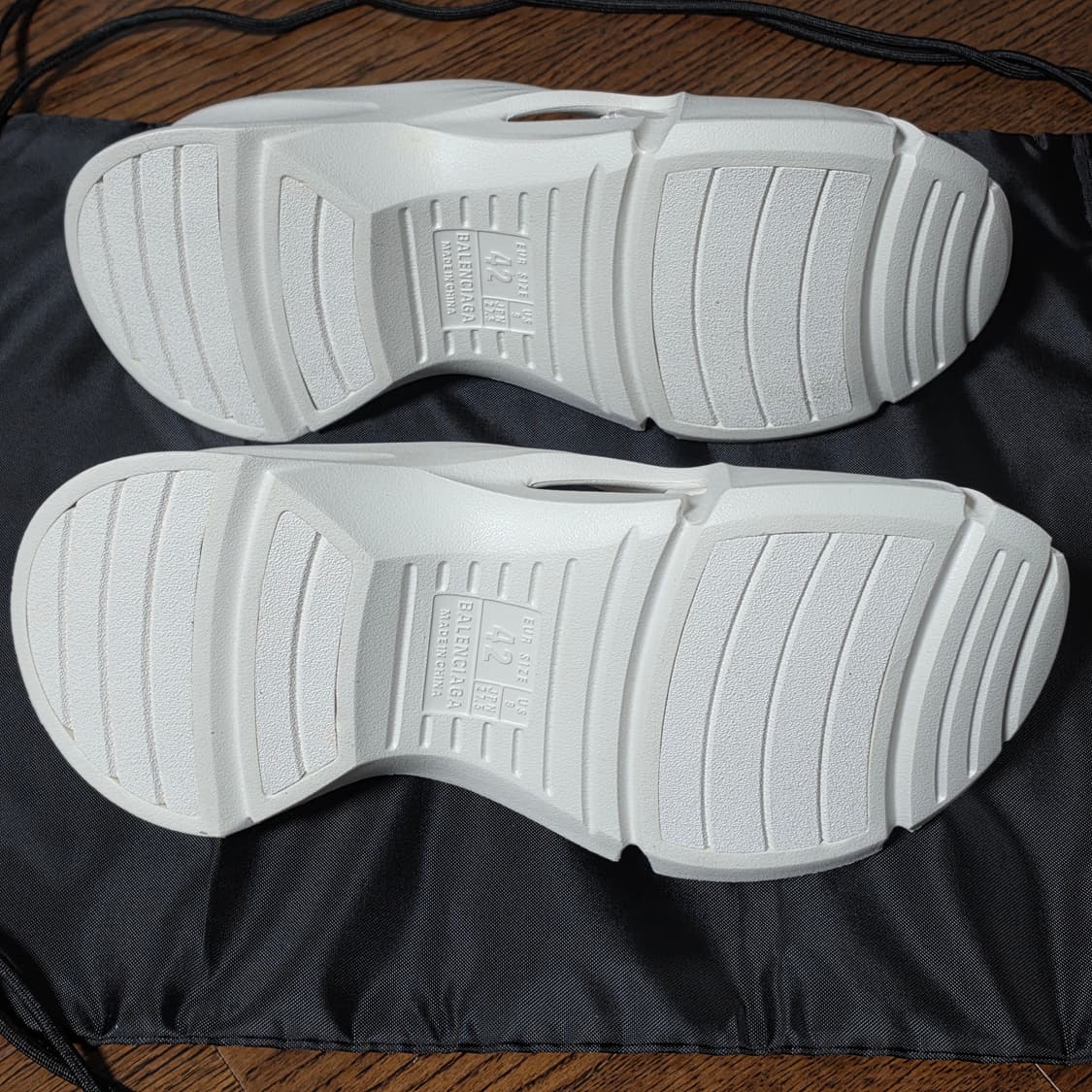 발렌시아가 몰드 클로즈드 EU42사이즈 새제품 상품이미지5