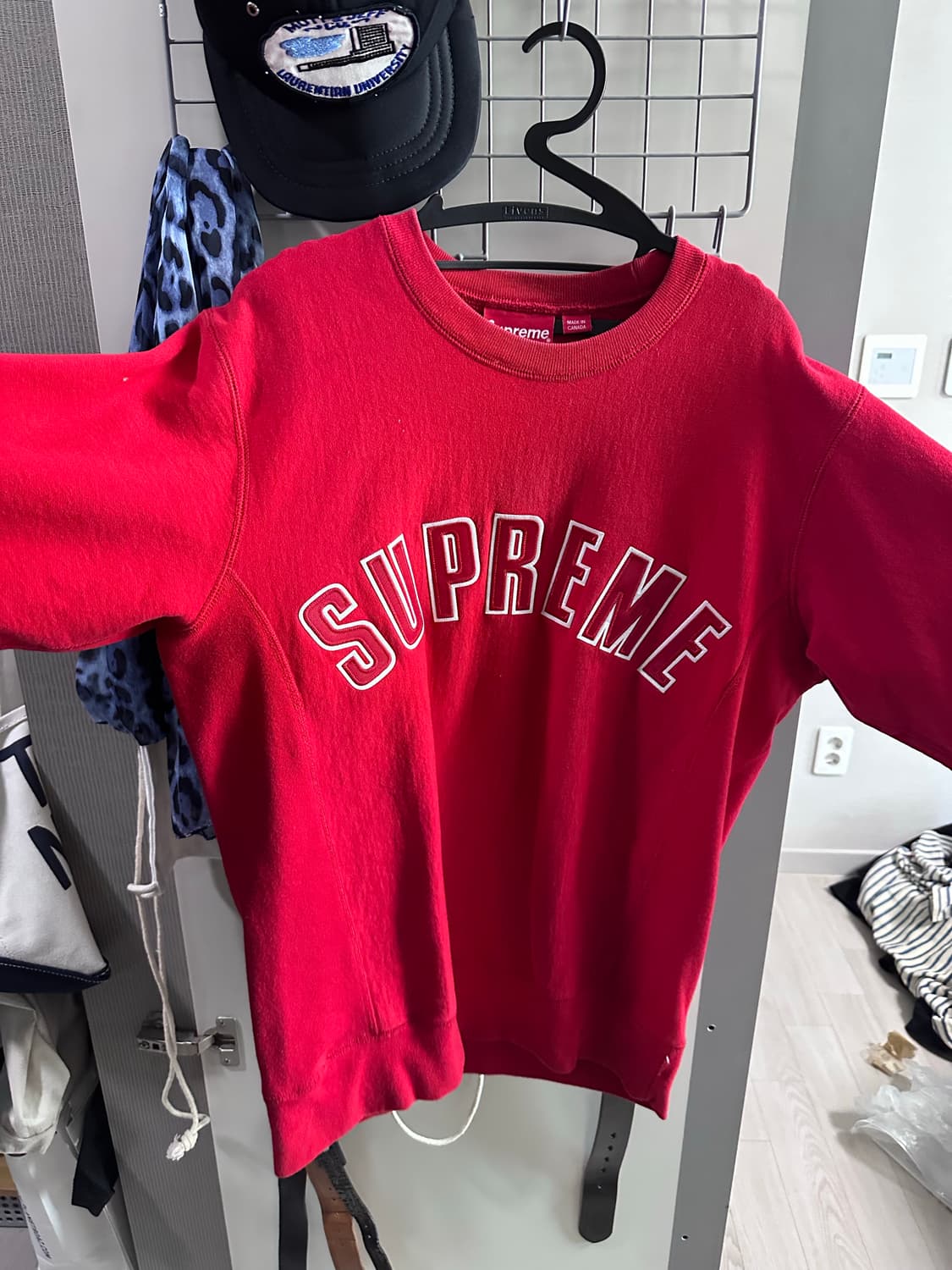 Supreme 아치 로고 맨투맨 (레드 / Made in Canada) 상품이미지1