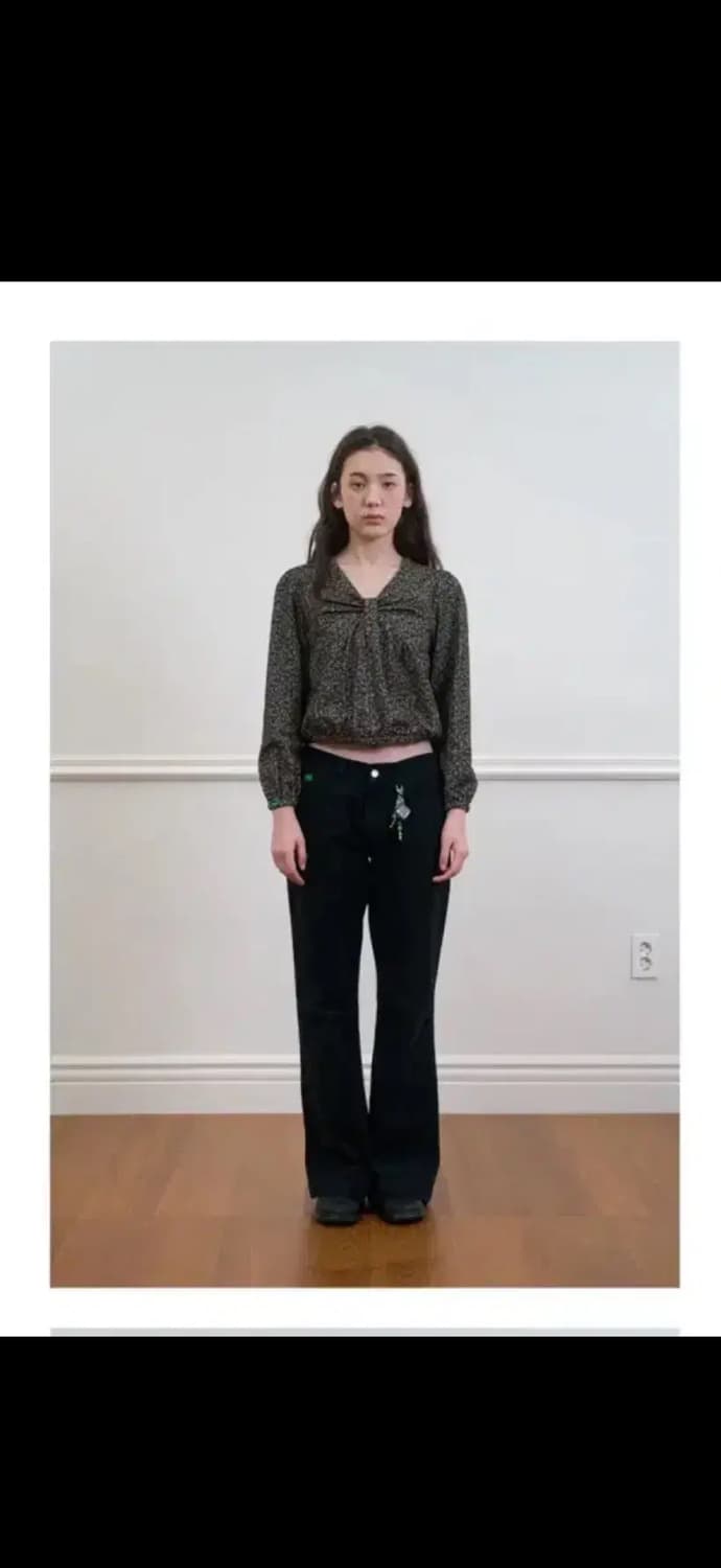 노컨텐츠 Tiny Flower Blouse_Black 상품이미지2