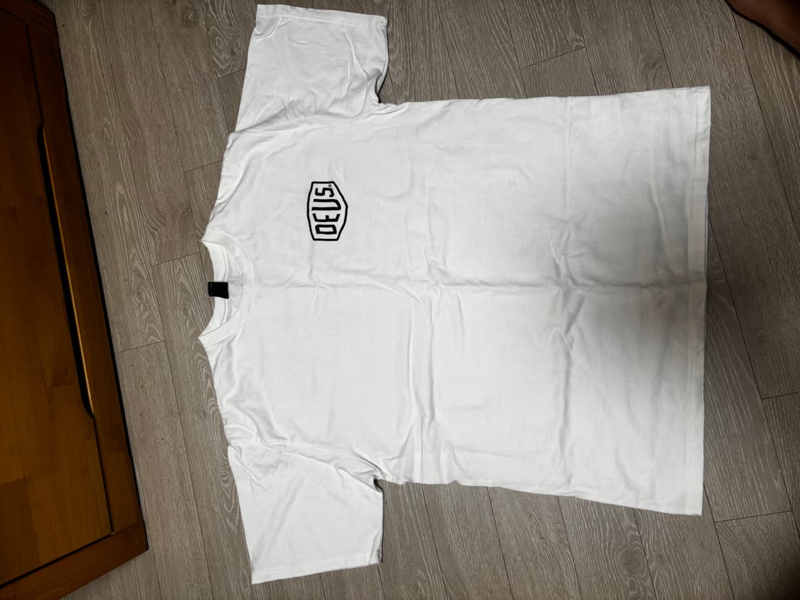 데우스 반팔 라지 상품이미지1