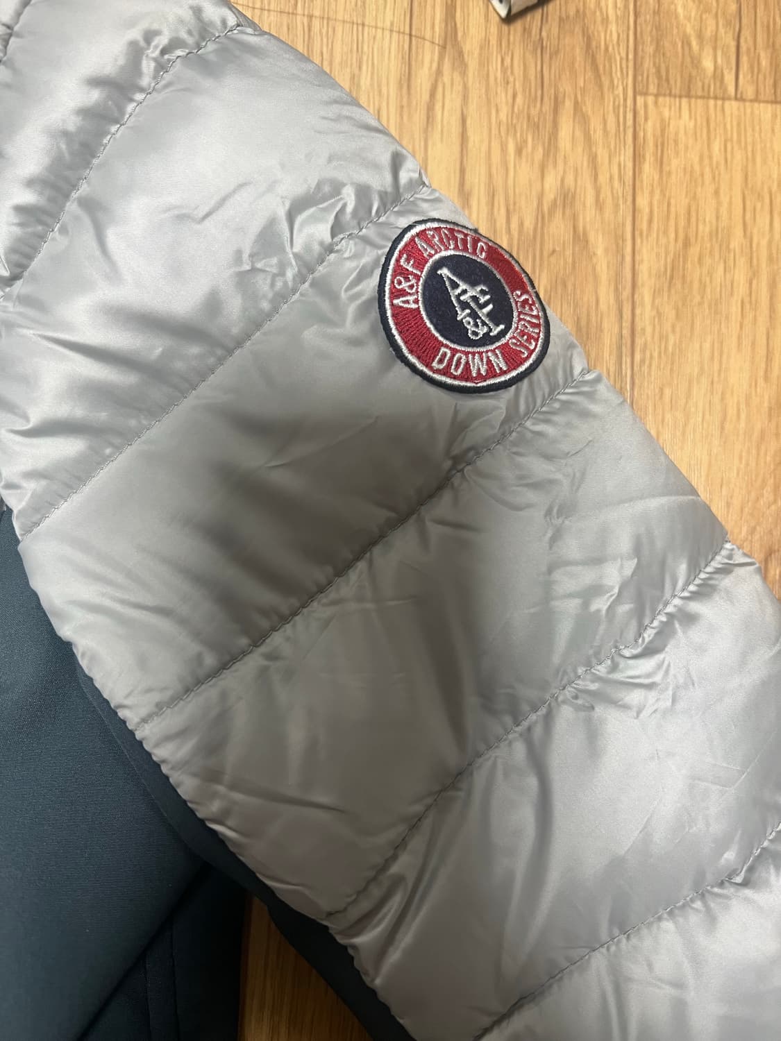 (새상품) 아베크롬비 아크틱 경량 패딩 xs 상품이미지3