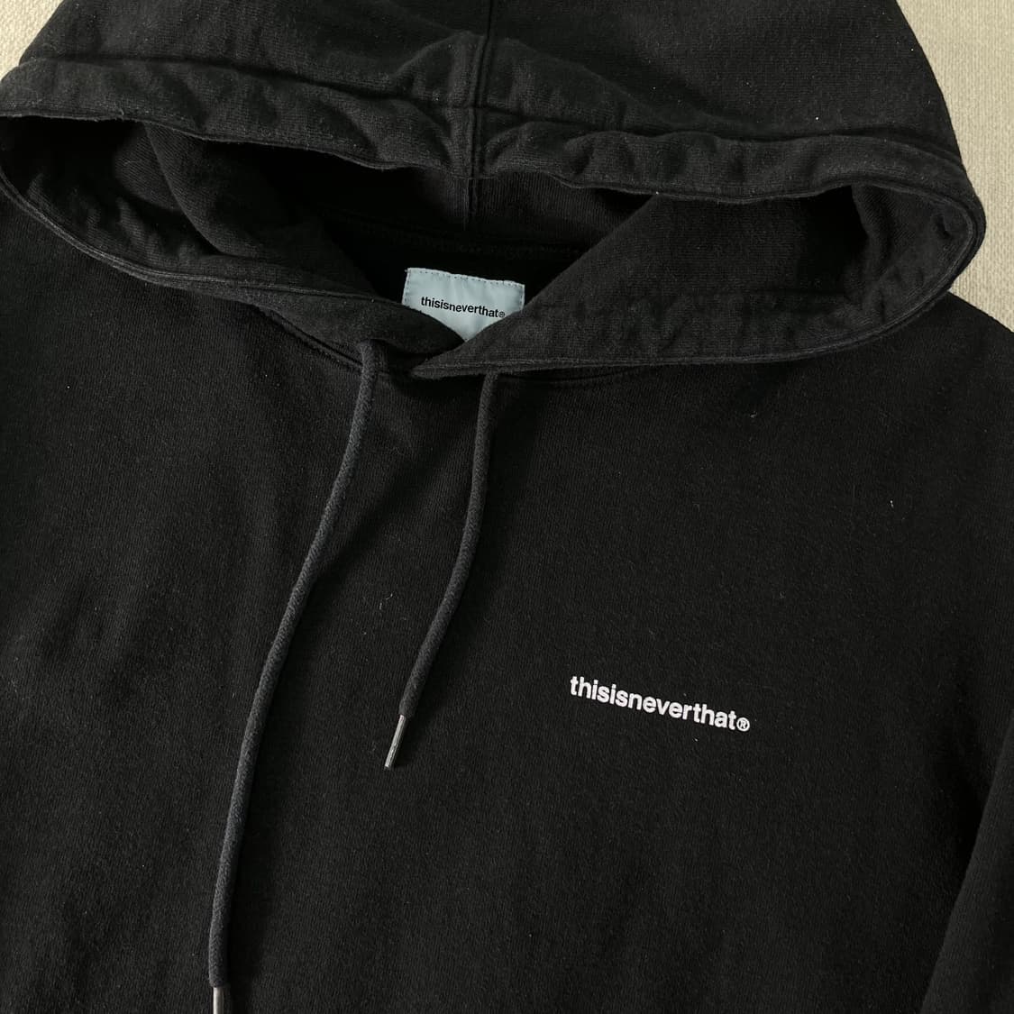 100 디스이즈네버댓 백로고 후드티 상품이미지3