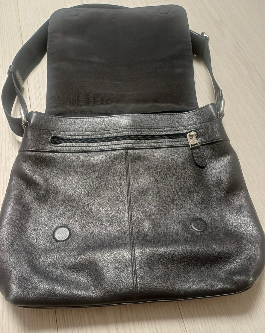 코치 남성 가죽 크로스백 상품이미지6