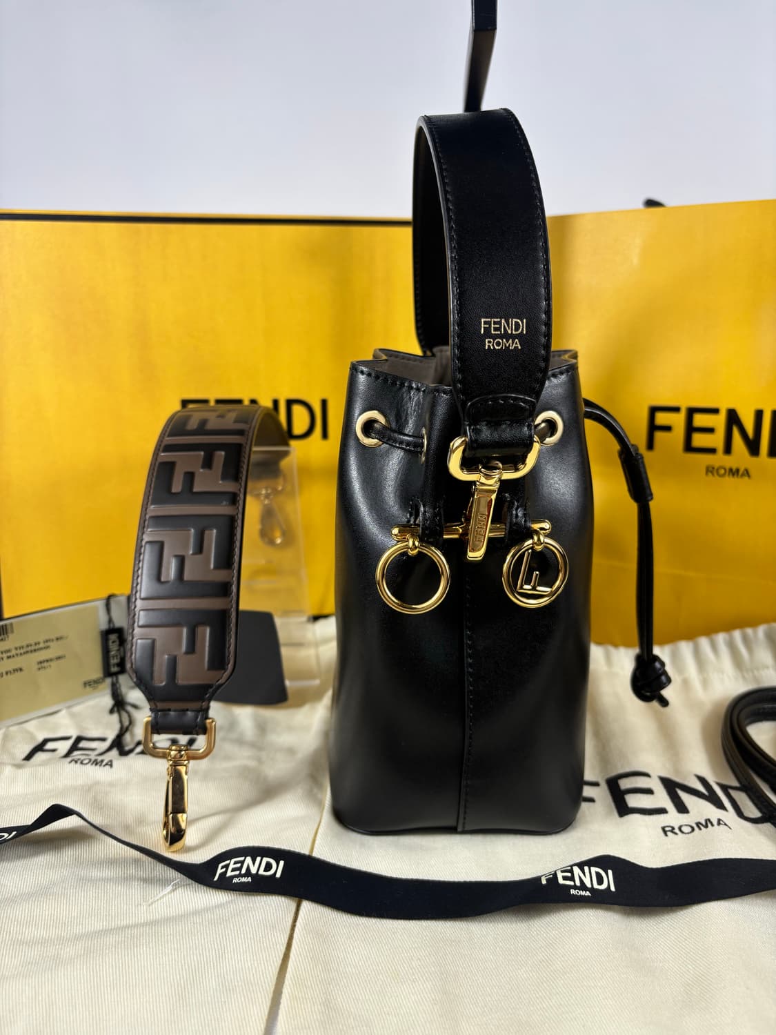 (새상품급/풀구성)펜디 몬트레조 버킷백+미니 스트랩유 상품이미지3