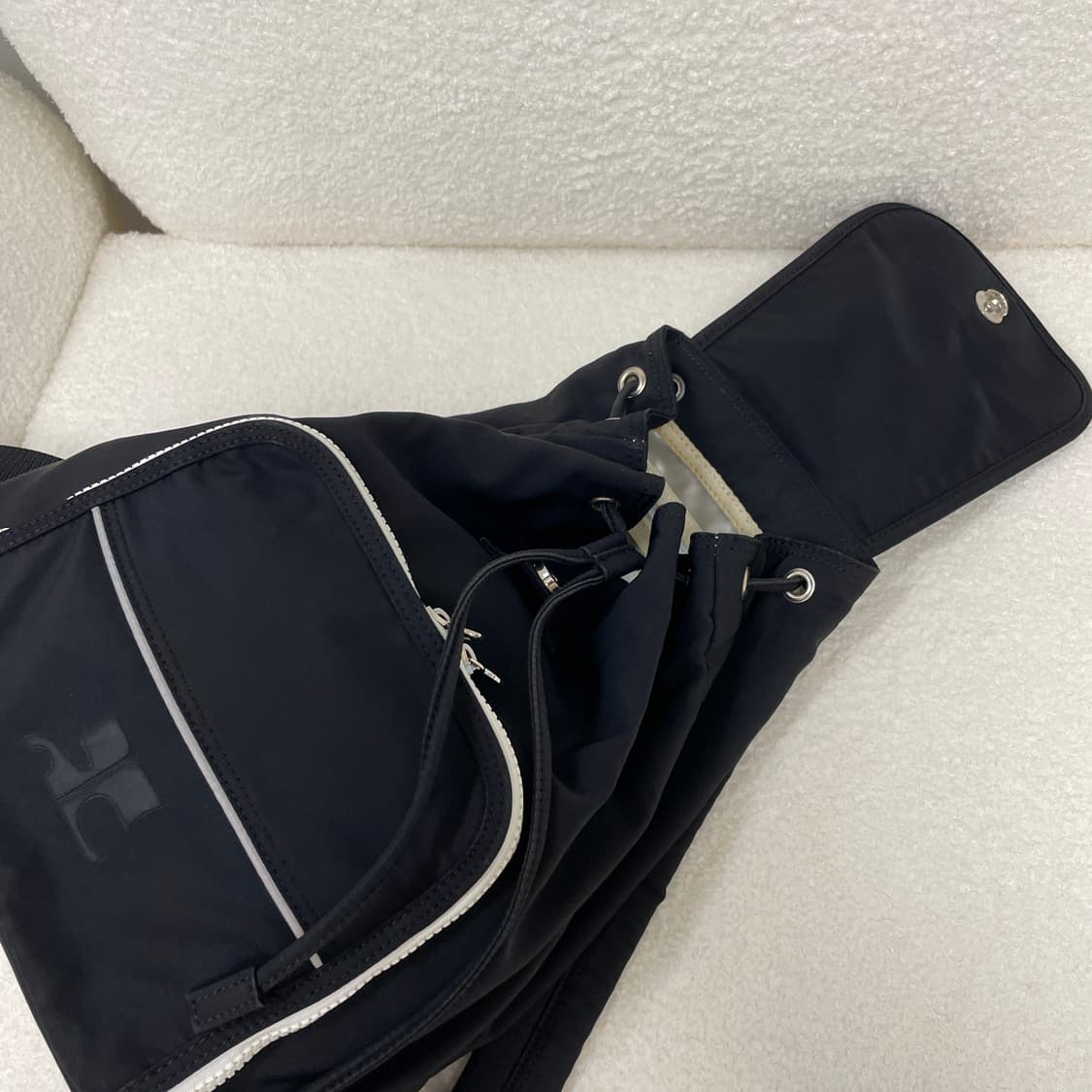꾸레쥬 로고 백팩 상품이미지8