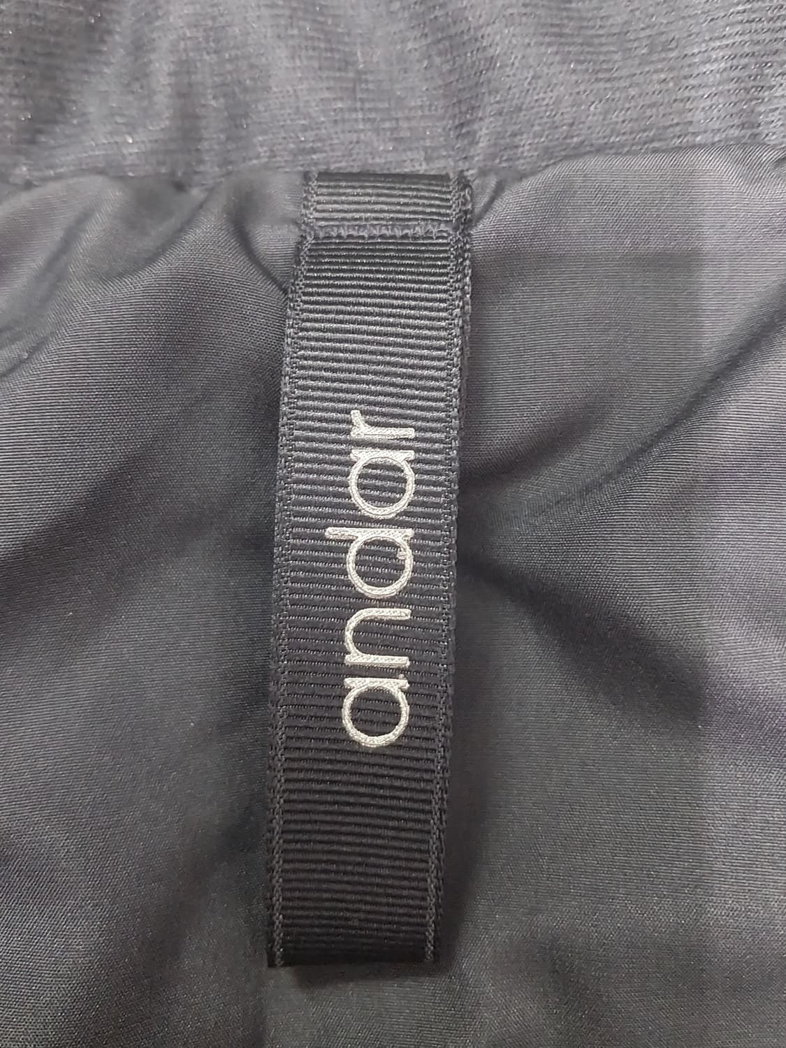 안다르 에어플라이 구스다운 (보관포켓 내장됨) 상품이미지5