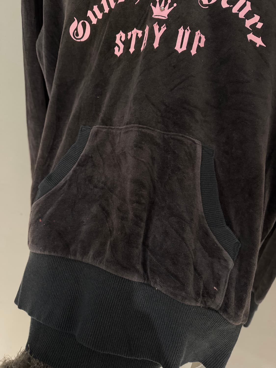 lettering detail velvet hood sleeve 상품이미지6