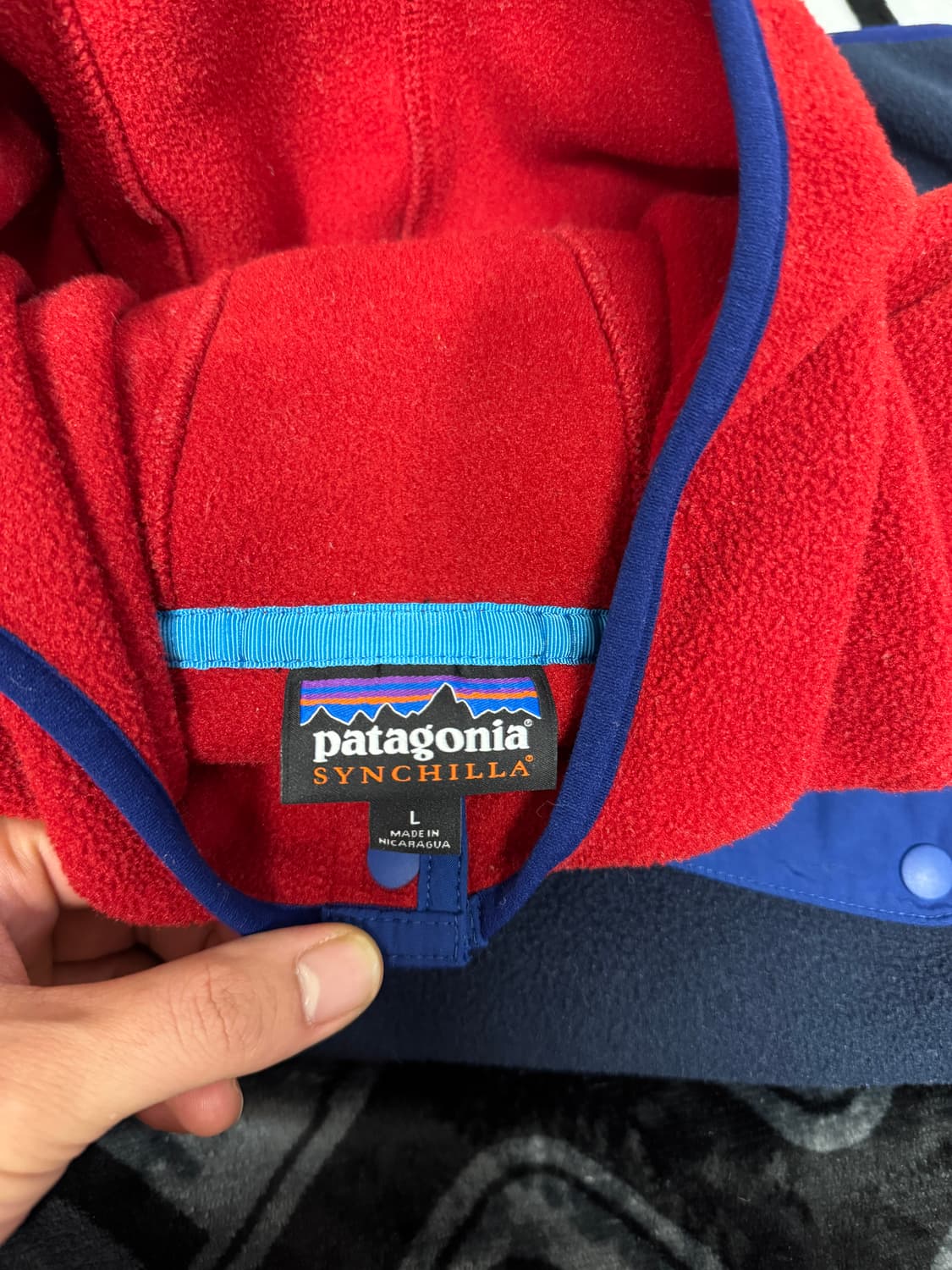 파타고니아 신칠라 스냅 티 후드 풀 오버 레드 앤 네이비 컬러 블록 상품이미지4