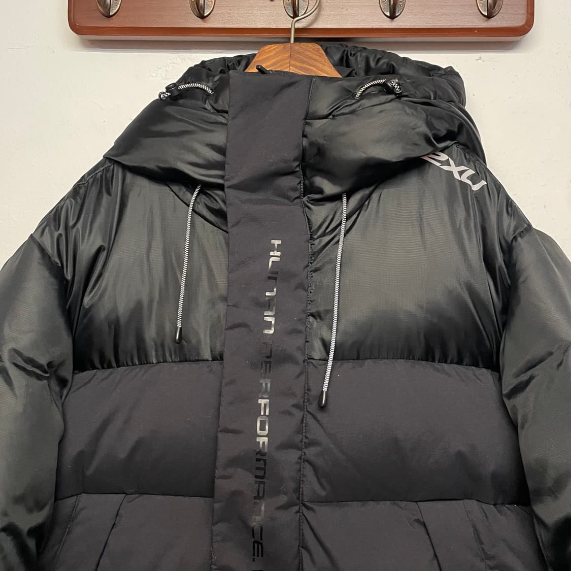 2XU 블랙 덕 다운 후드 패딩 자켓 상품이미지3