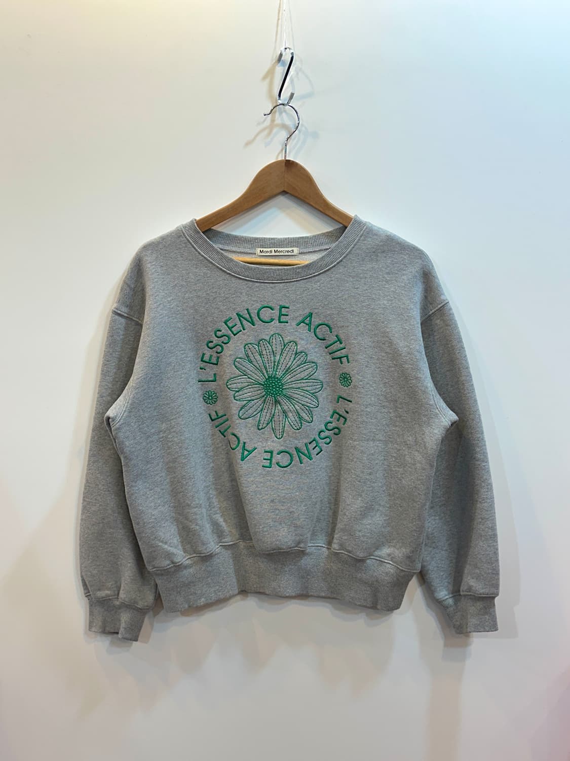 마르디메크르디 플라워 자수 맨투맨  상품이미지1