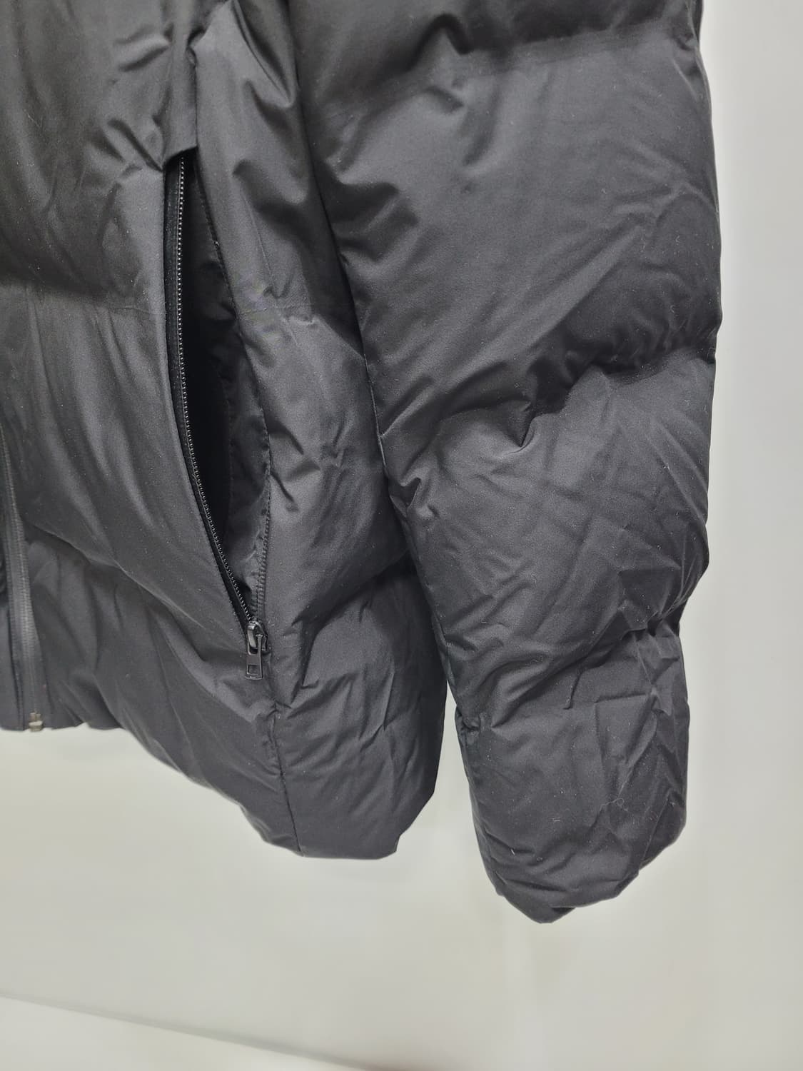 유니클로 심리스 다운 파카 패딩 / 남 XL 블랙
 상품이미지4