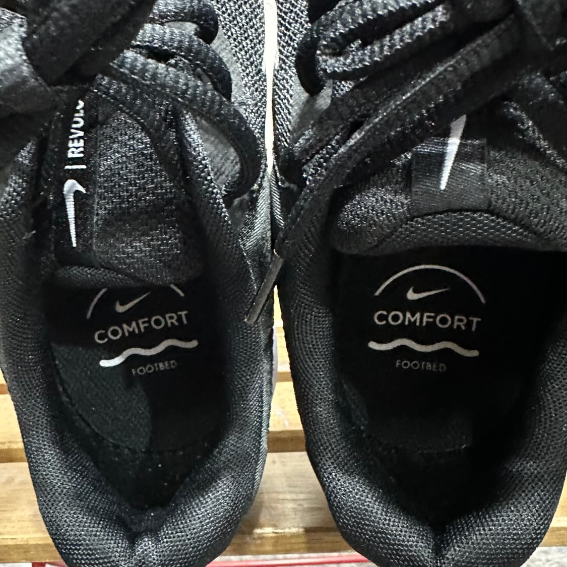 250) 나이키 런닝화 남녀공용 운동화 레볼루션 7 블랙 화이트 상품이미지8