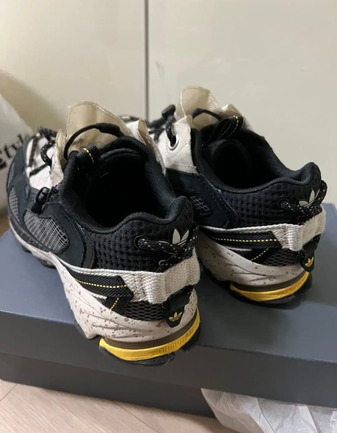 265 아디다스 쉐도우터프 코어 블랙실버 메탈릭 상품이미지2