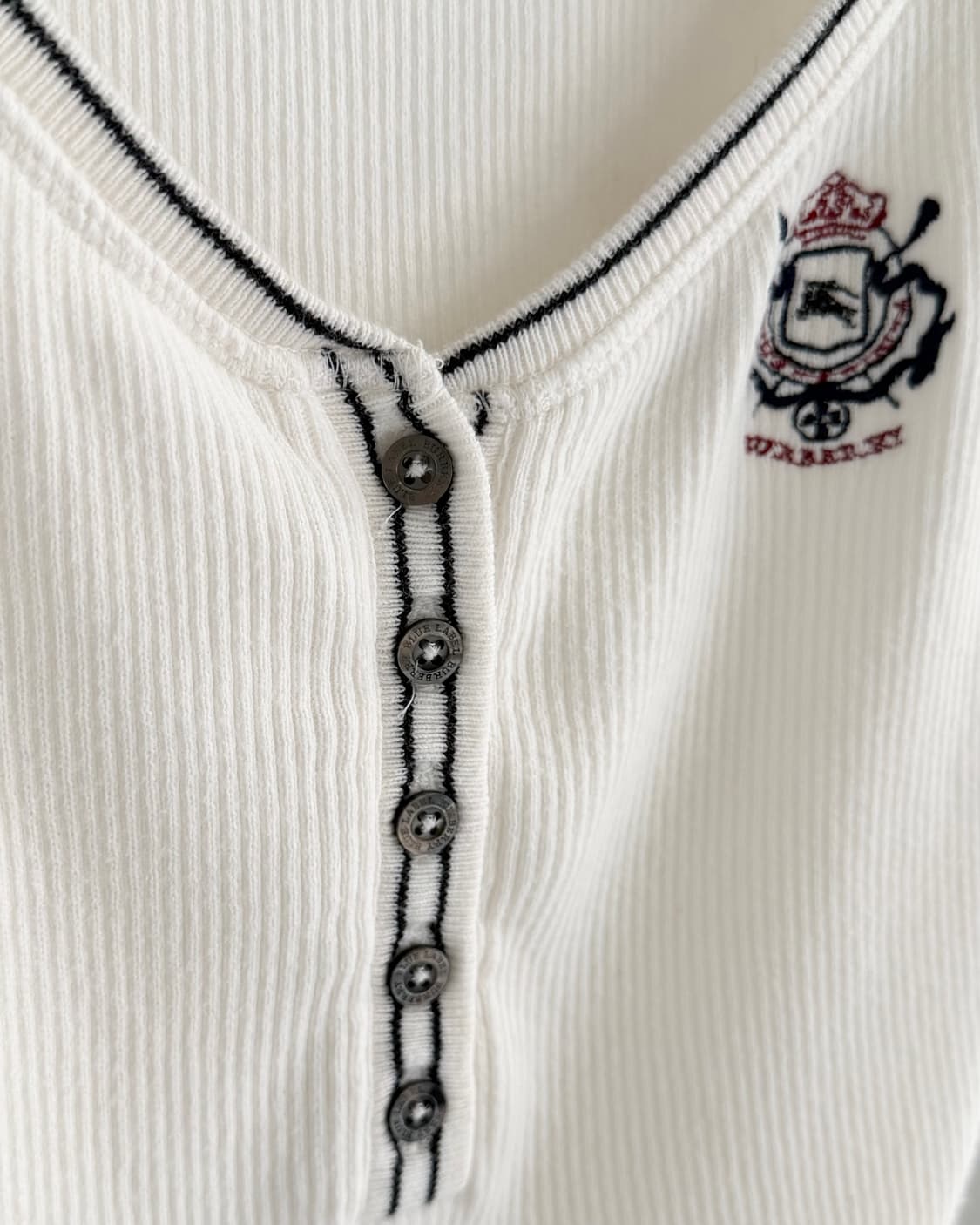 Burberry 버버리 블루라벨 화이트컬러 반팔 헨리넥 골지 티 상품이미지6