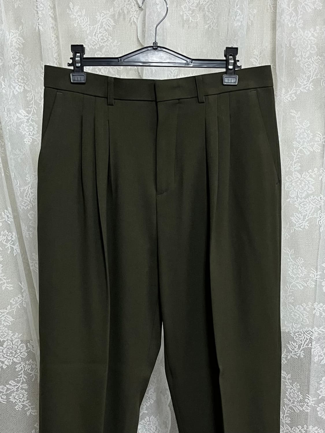 2) 라벨 아카이브 핀턱 슬랙스 카키 상품이미지3